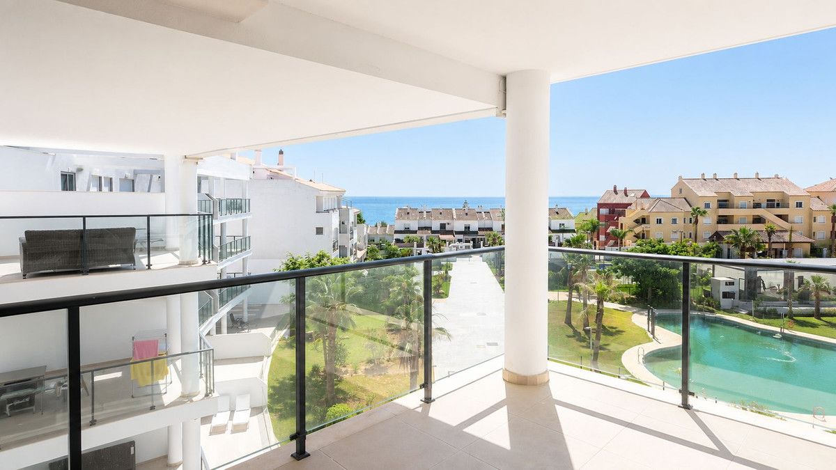 Middle Floor Apartment in Manilva, Manilva, 4/12