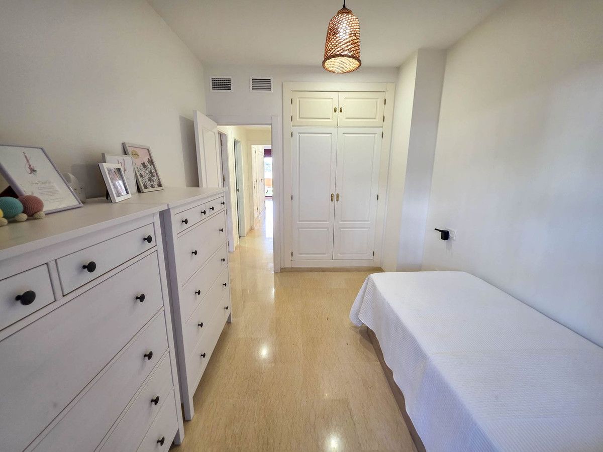 Middelste verdieping appartement in La Duquesa, La Duquesa, 9/12