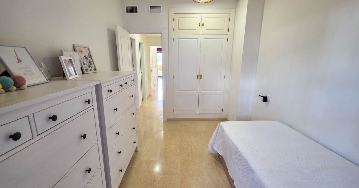 Middelste verdieping appartement in La Duquesa, La Duquesa, 9/12