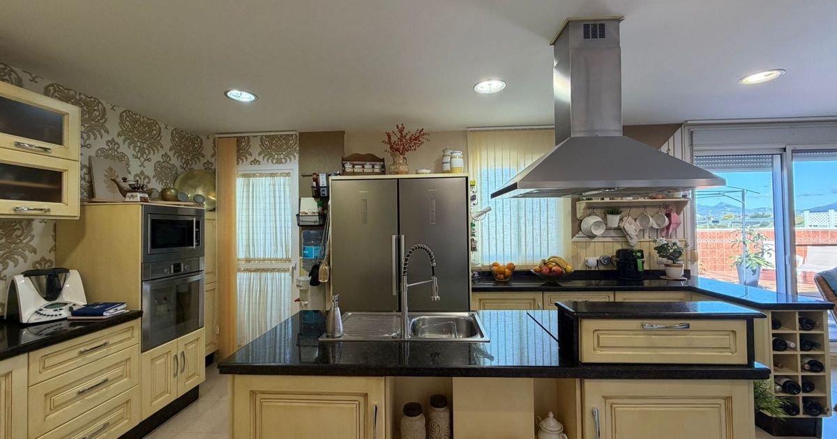 Penthouse in Estepona, Avda de Andalucia - Sierra de Estepona, Estepona, 7/12