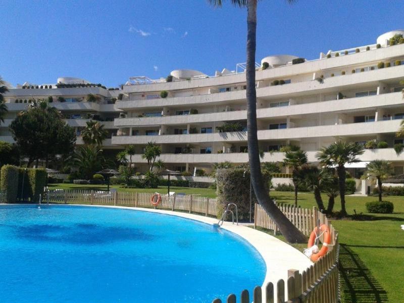 Halfvrijstaande woning in Estepona, Estepona, 1/12