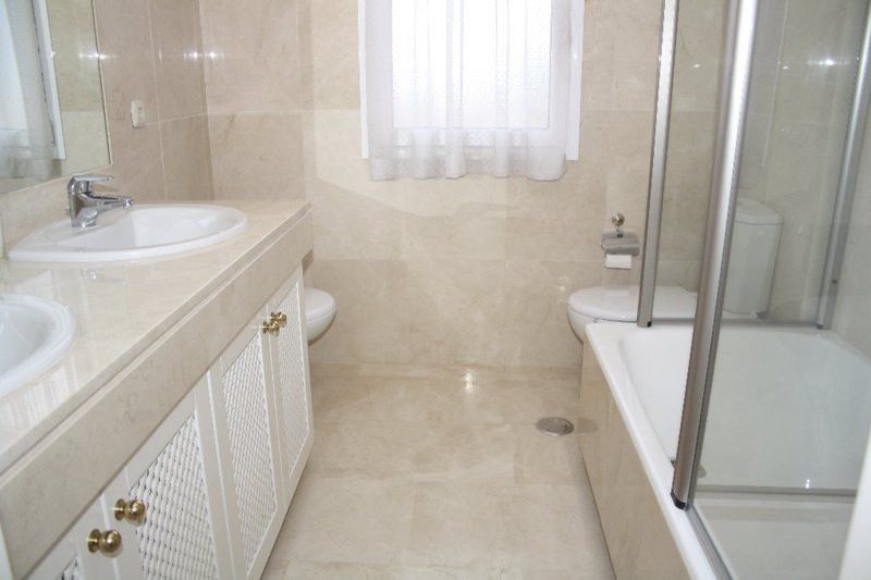 Halfvrijstaande woning in Estepona, Estepona, 6/12