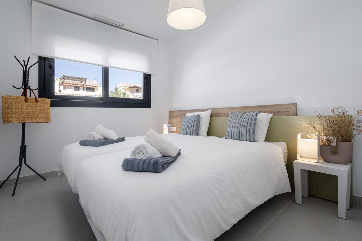 Apartamento en planta media en Estepona, Estepona, 6/12