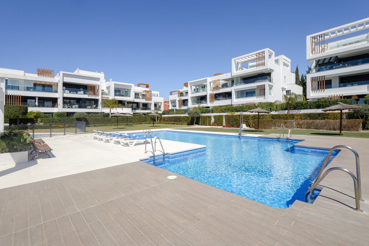 Apartamento en planta media en Estepona, Estepona, 9/12