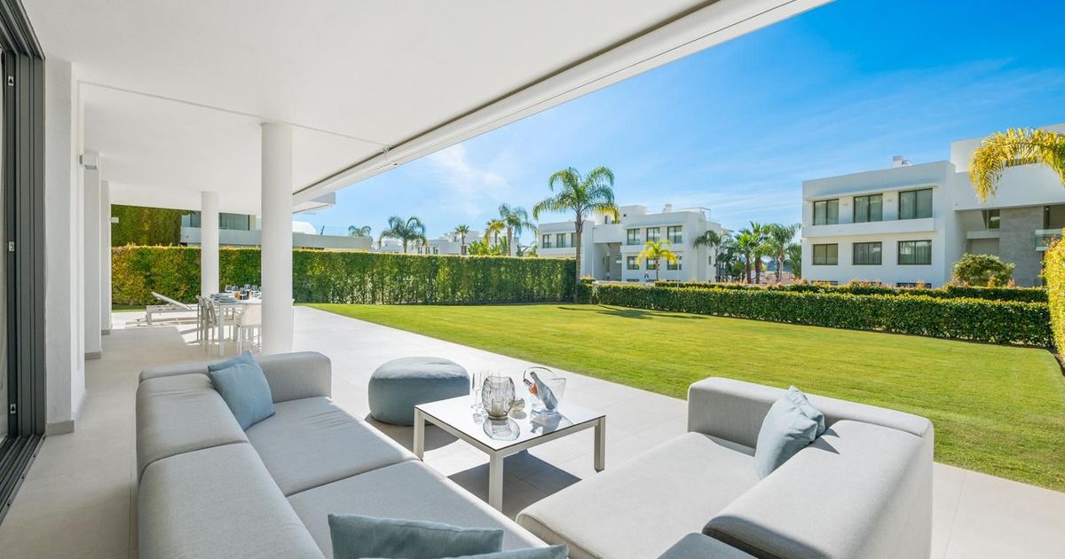 Erdgeschosswohnung in Estepona, Estepona, 3/12