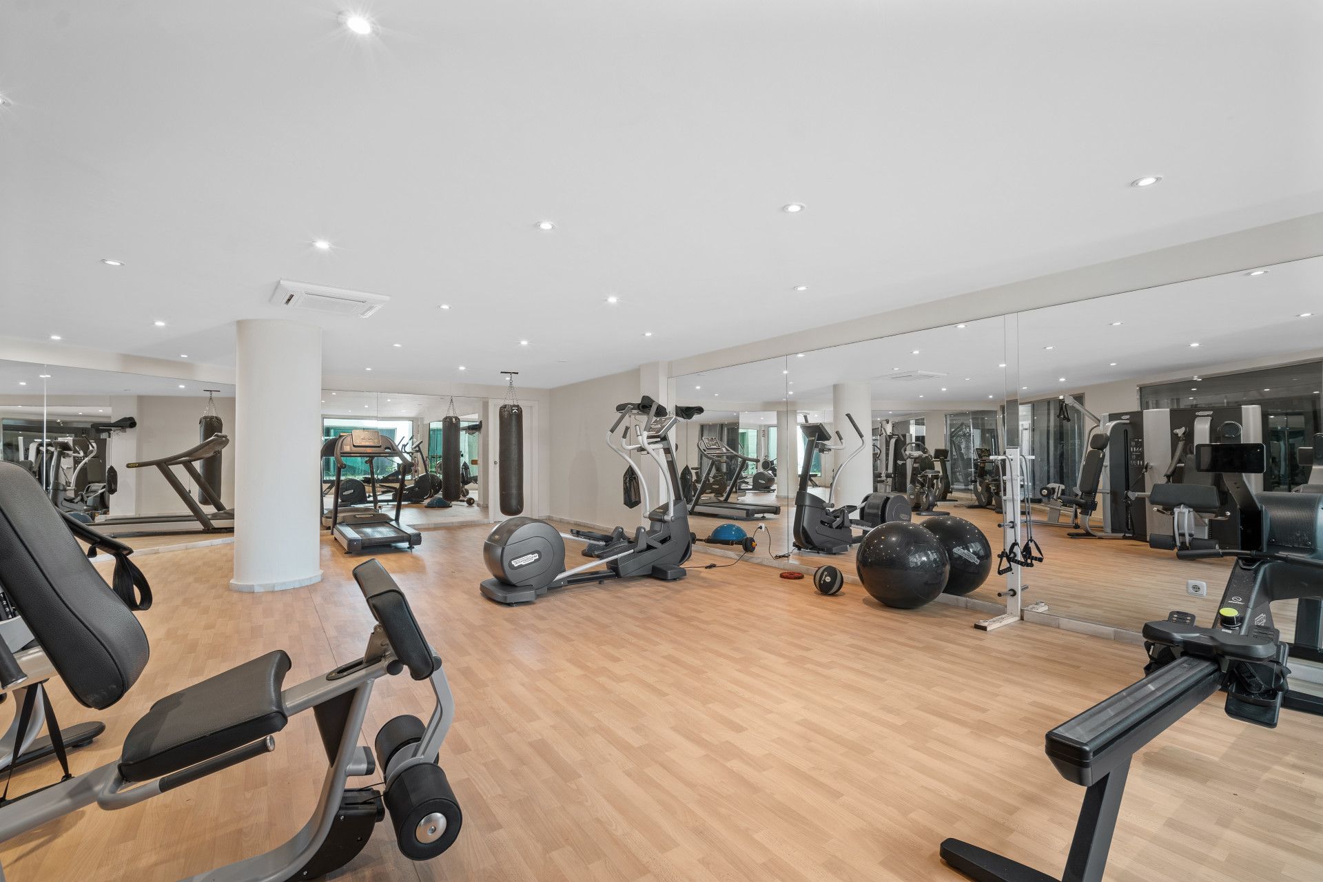 Appartement in Marbella Golden Mile, Playa Esmeralda, Marbella Golden Mile, 6/12