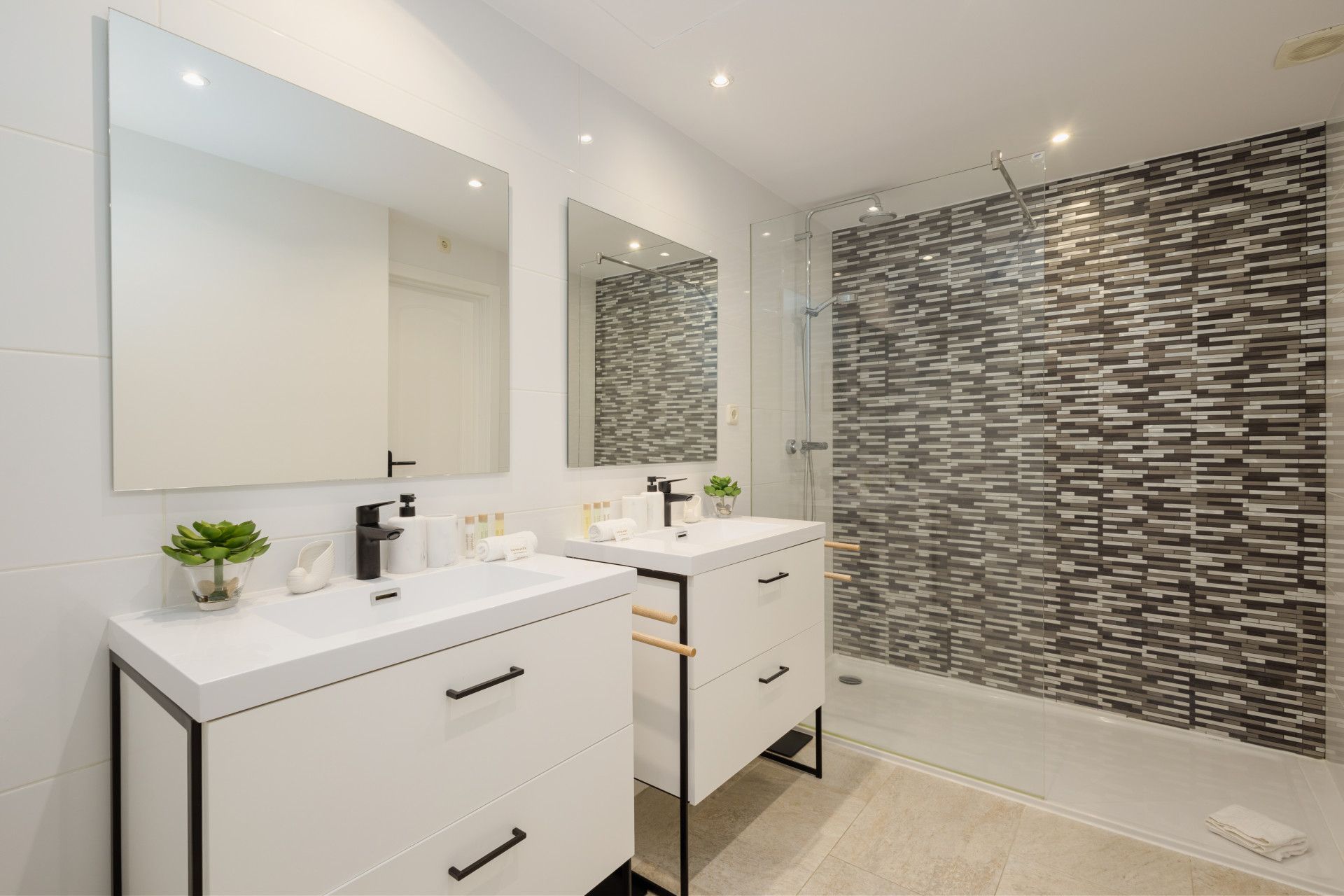Town House in Marbella East, Bahia de Marbella, Marbella East, 6/12