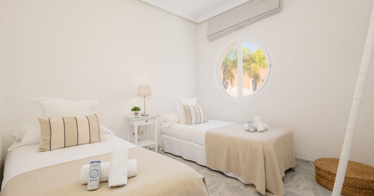 Town House in Marbella East, Bahia de Marbella, Marbella East, 7/12