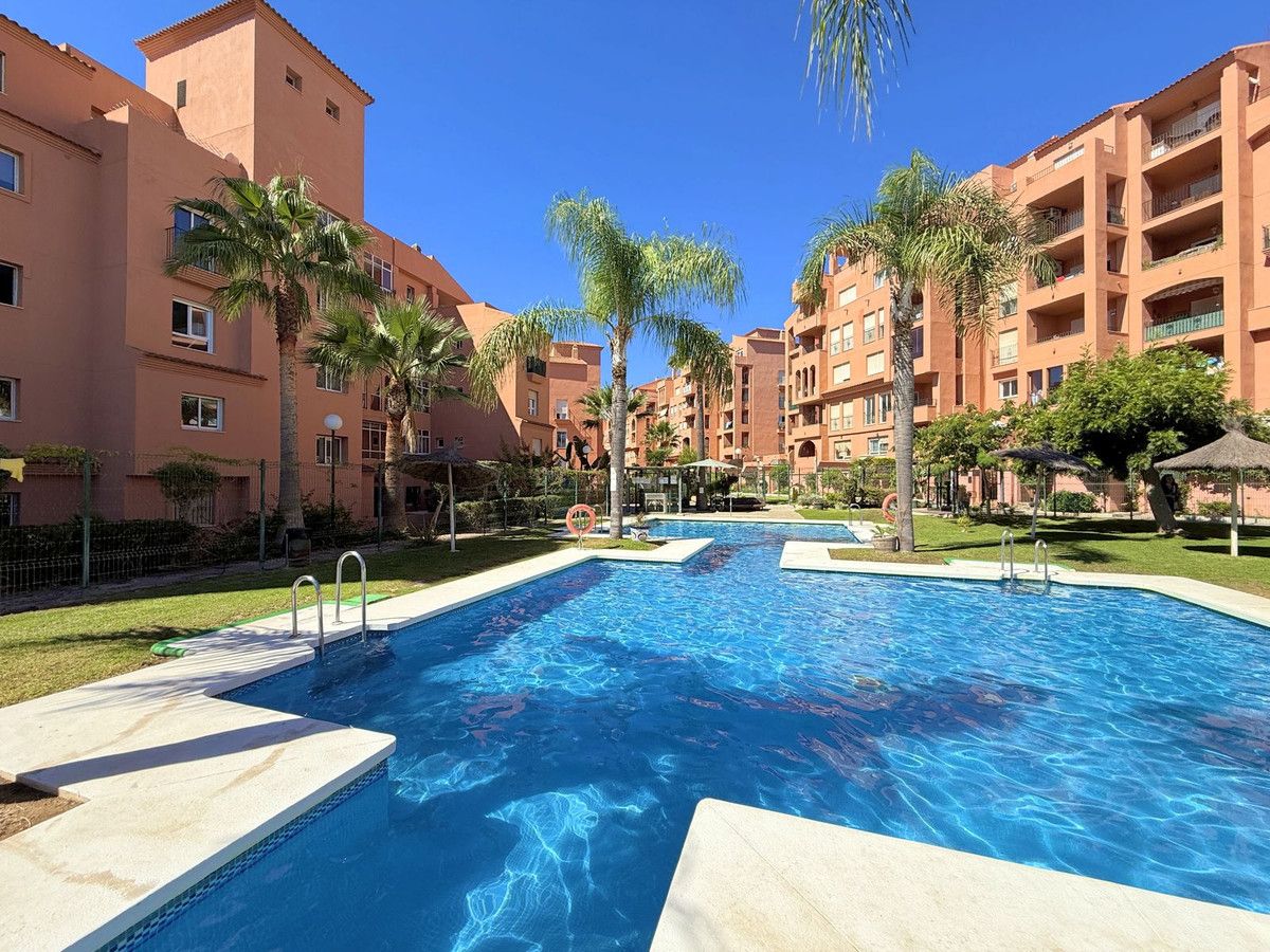 Ground Floor Apartment in La Duquesa, La Duquesa, 10/12