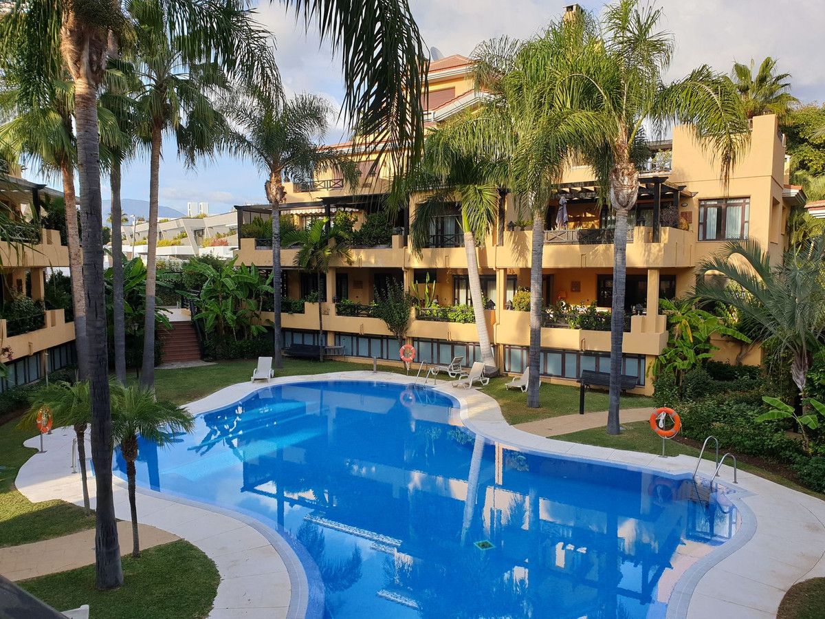 Middle Floor Apartment in Puerto Banús, Puerto Banús, 1/12