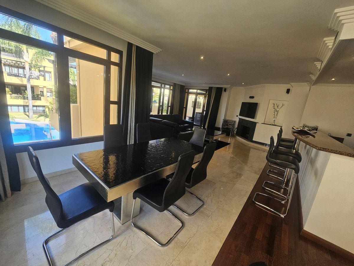 Middle Floor Apartment in Puerto Banús, Puerto Banús, 2/12
