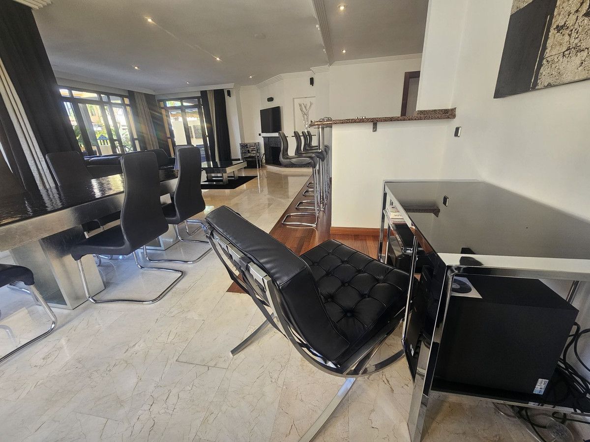 Middle Floor Apartment in Puerto Banús, Puerto Banús, 12/12