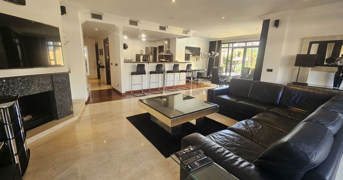 Middle Floor Apartment in Puerto Banús, Puerto Banús, 3/12