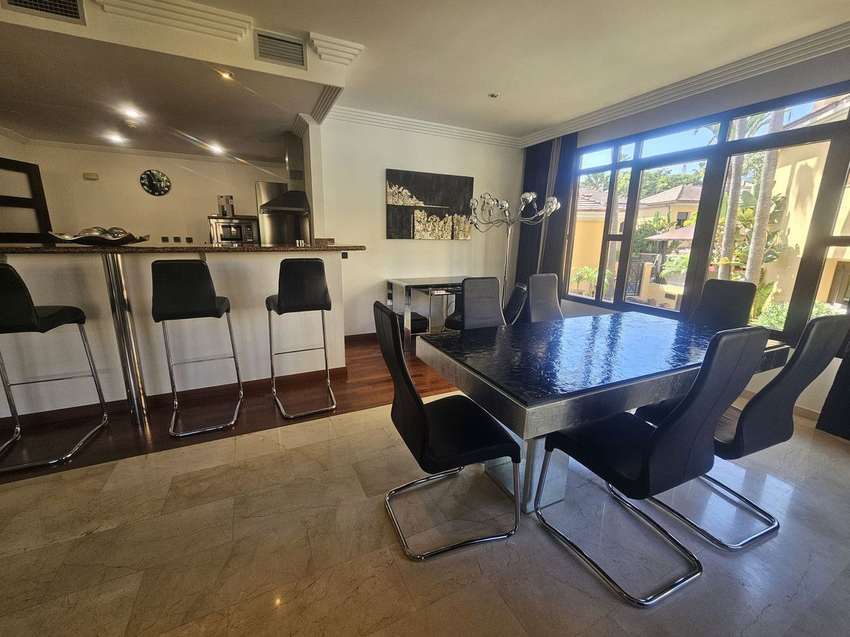 Middle Floor Apartment in Puerto Banús, Puerto Banús, 6/12