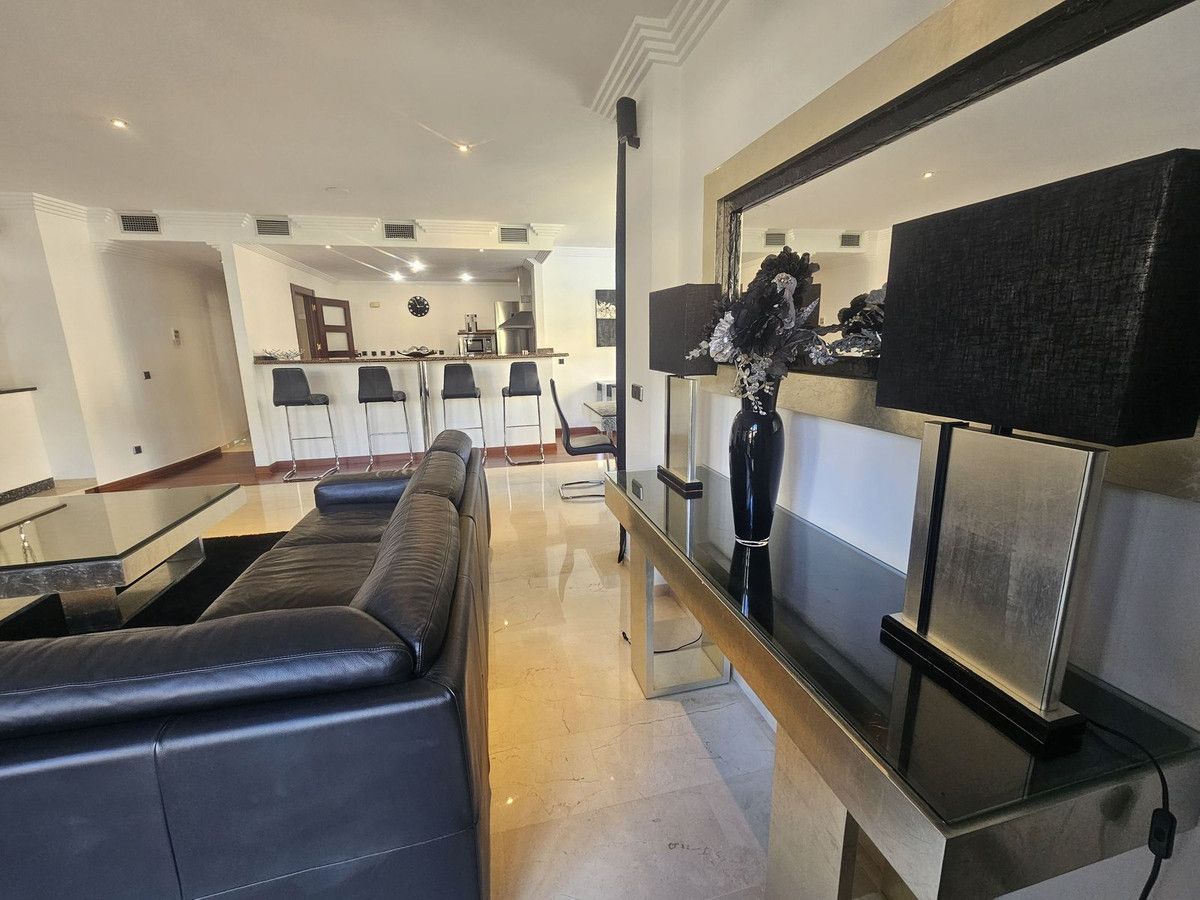 Middle Floor Apartment in Puerto Banús, Puerto Banús, 8/12