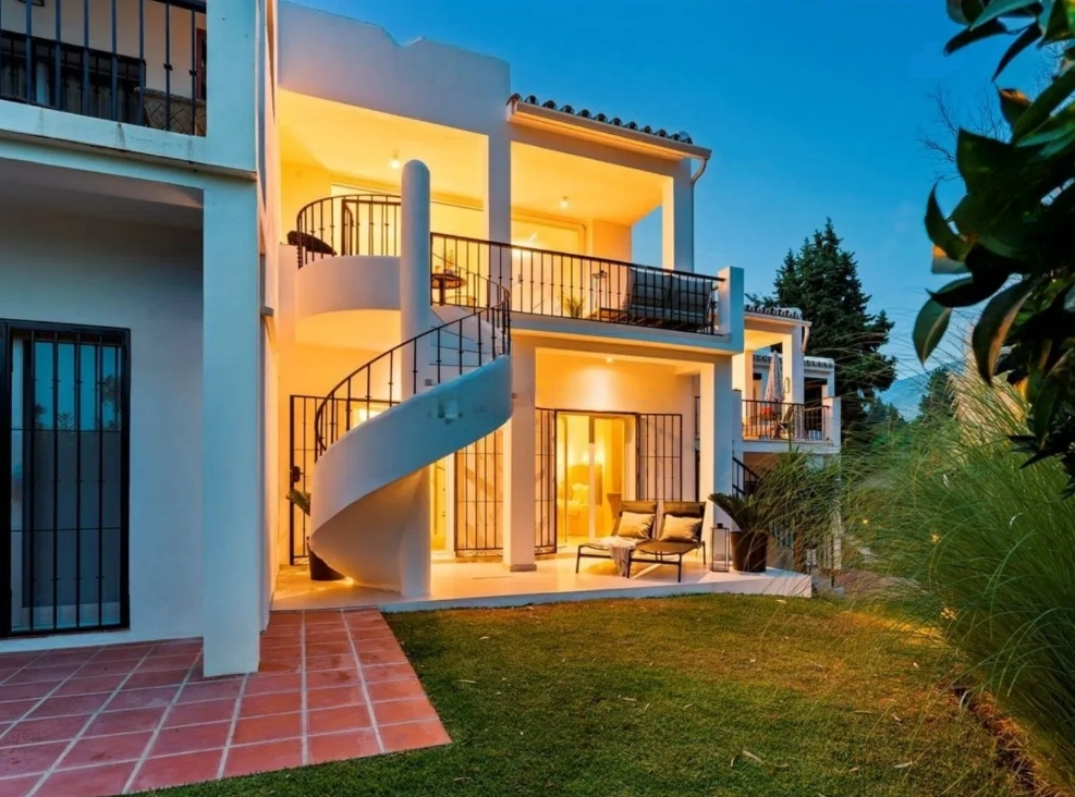 Geschakelde woning in Nueva Andalucia, Nueva Andalucia, 2/12