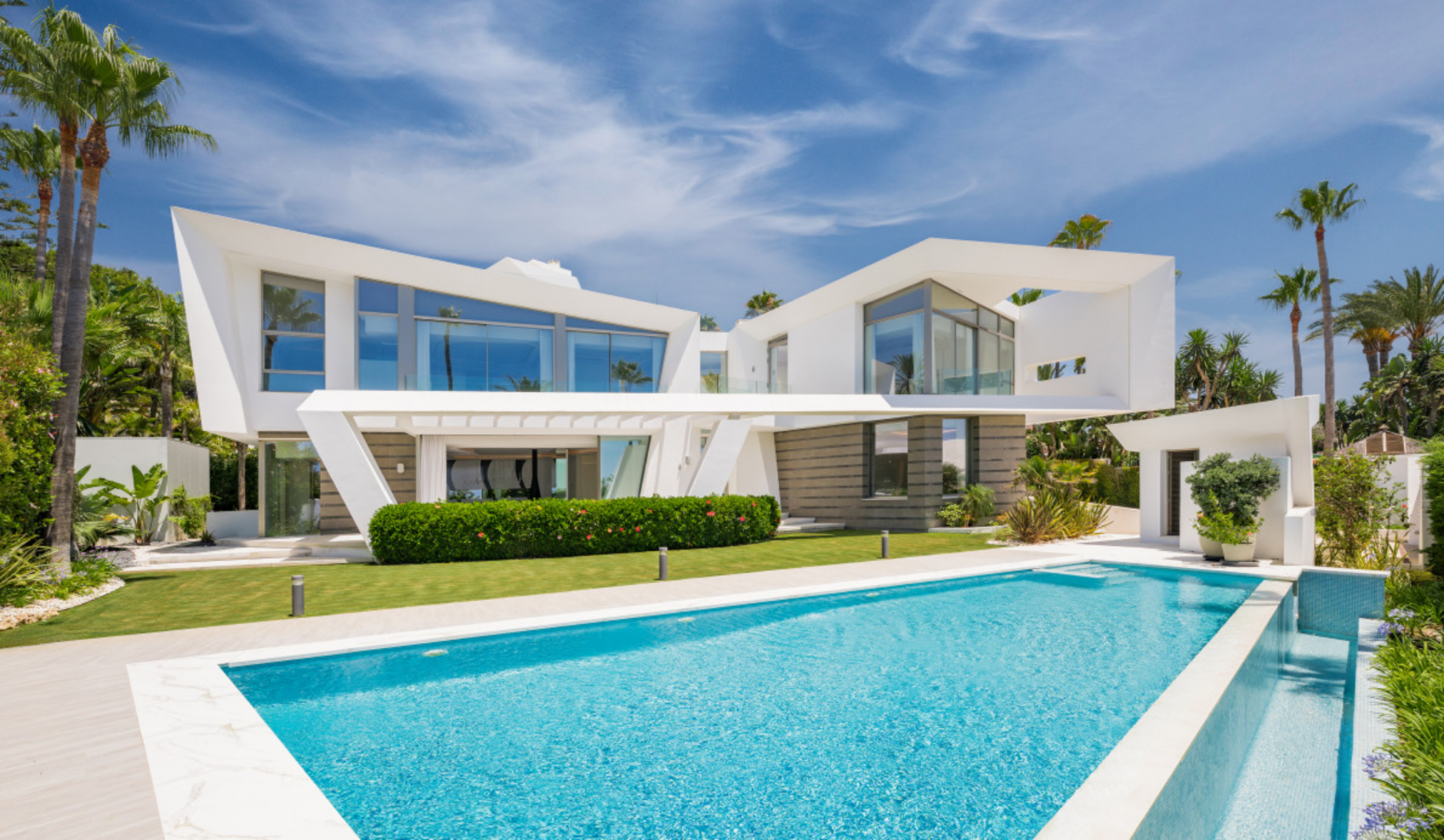 Villa in Marbella East, Los Monteros Playa, Marbella East, 1/12