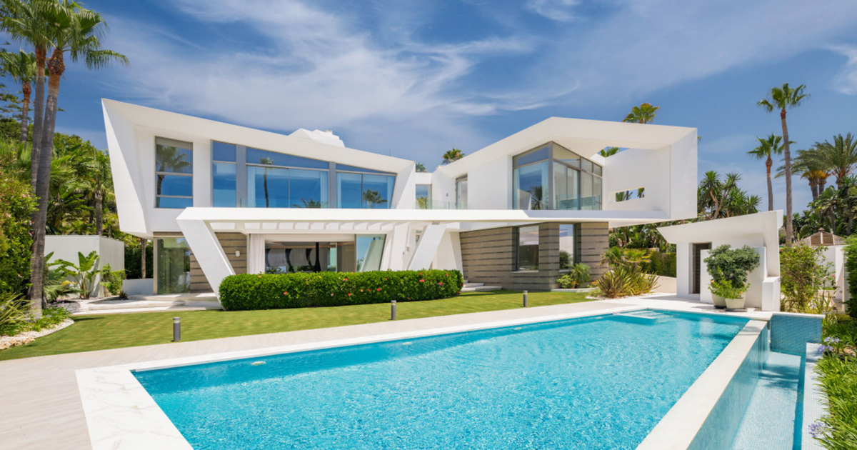 Villa in Marbella East, Los Monteros Playa, Marbella East, 1/12