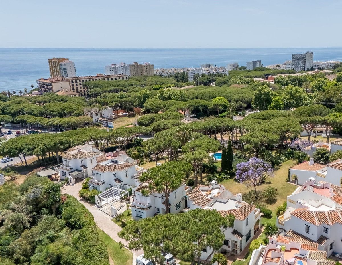 Townhouse in Calahonda, Calahonda, 2/12