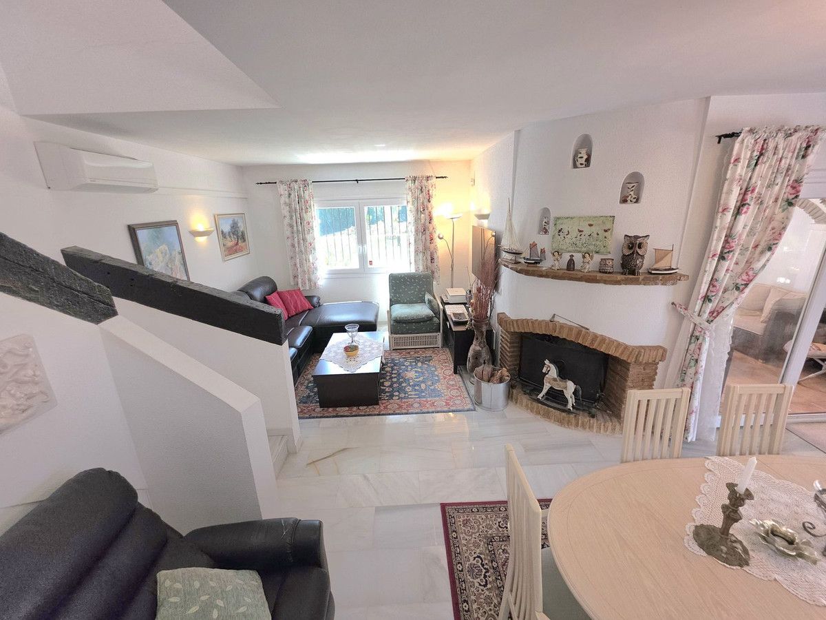 Townhouse in Calahonda, Calahonda, 12/12