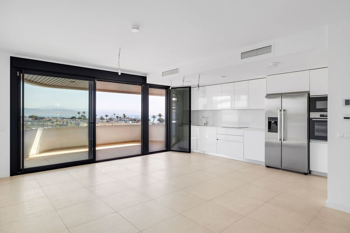 Apartament na środkowym piętrze w Los Alamos, Los Alamos, 1/12