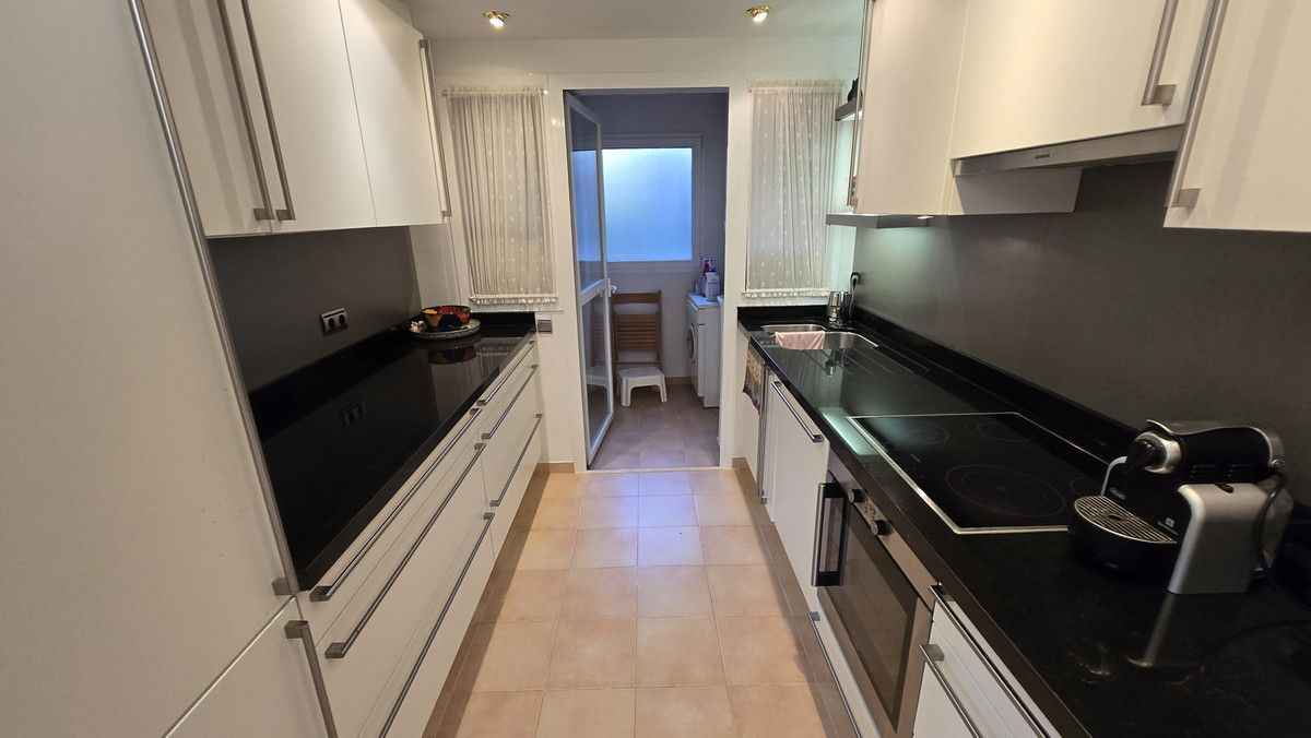 Appartement op de middelste verdieping in The Golden Mile, The Golden Mile, 12/12