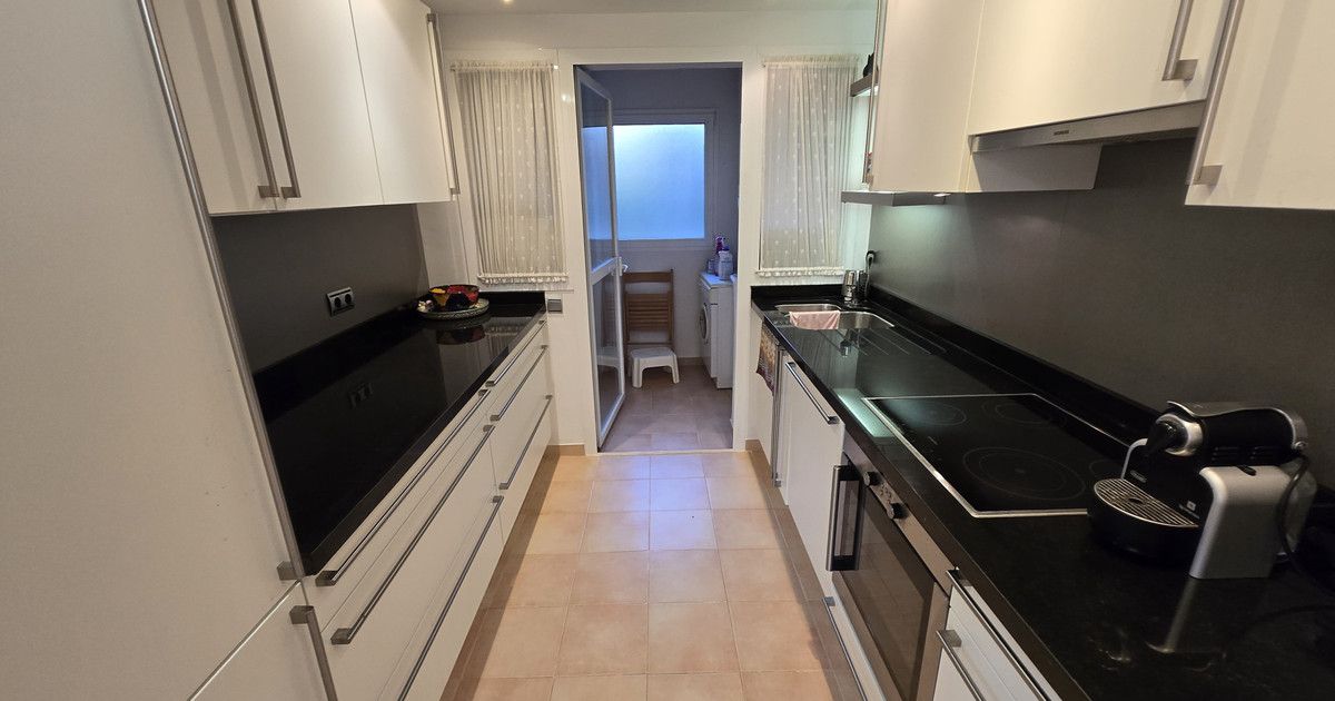 Appartement op de middelste verdieping in The Golden Mile, The Golden Mile, 12/12