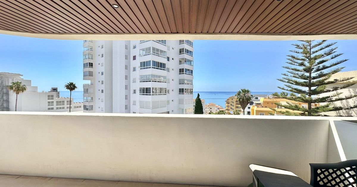 Middle Floor Apartment in Benalmadena Costa, Benalmadena Costa, 2/12