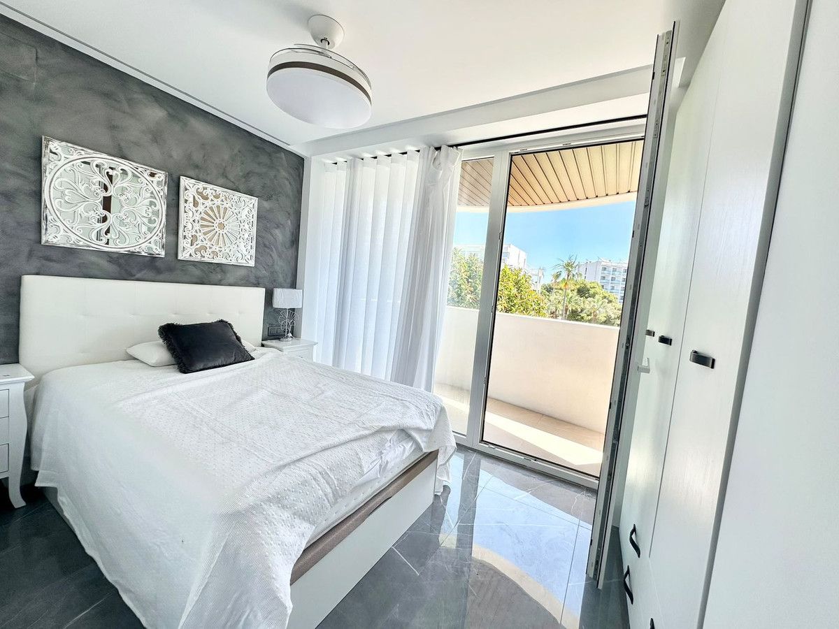 Middle Floor Apartment in Benalmadena Costa, Benalmadena Costa, 9/12