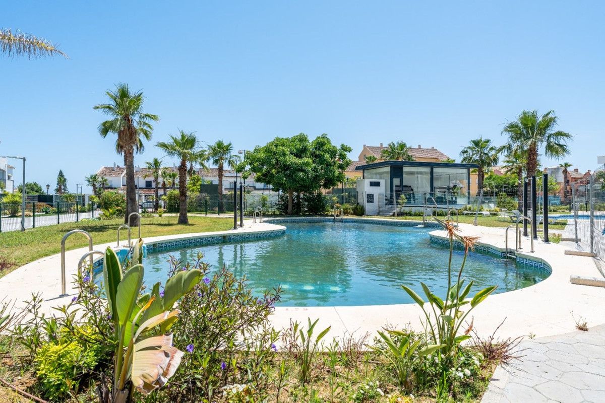 Ground Floor Apartment in La Duquesa, La Duquesa, 2/12