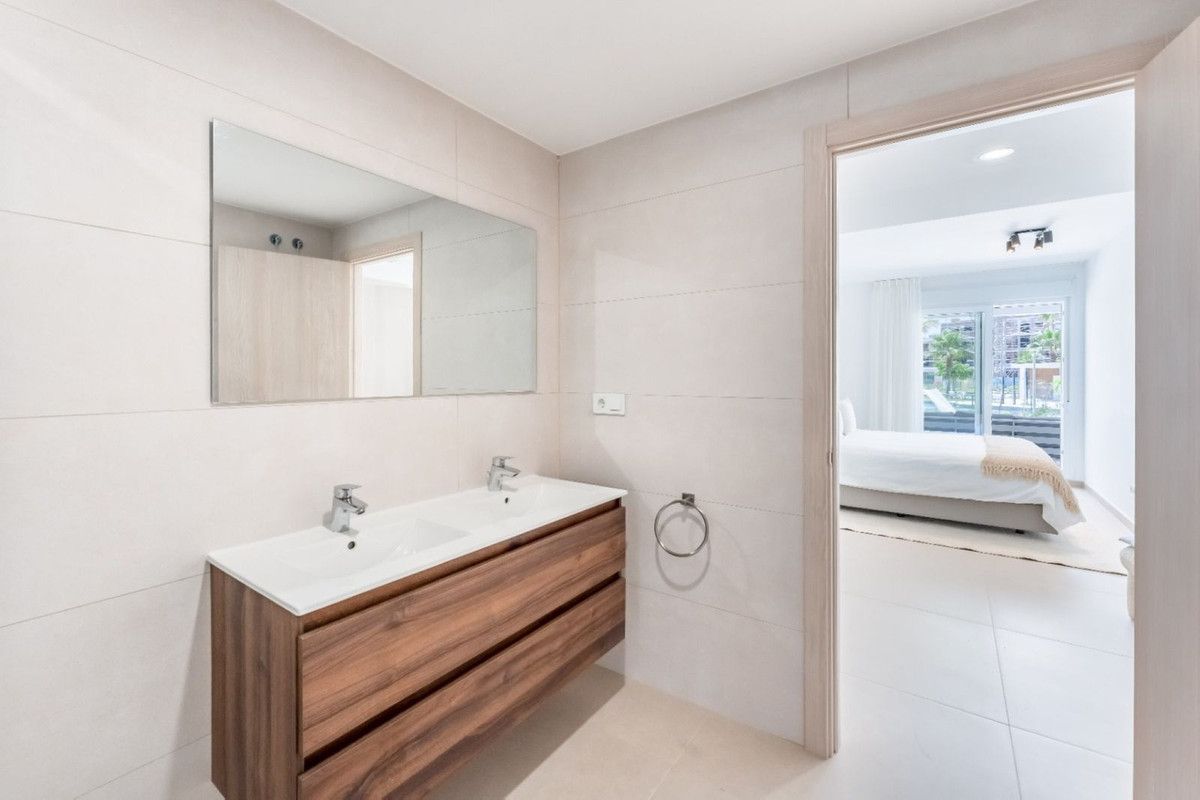 Ground Floor Apartment in La Duquesa, La Duquesa, 6/12