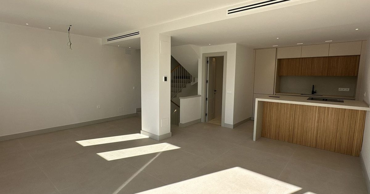 Townhouse in Torrequebrada, Torrequebrada, 9/12
