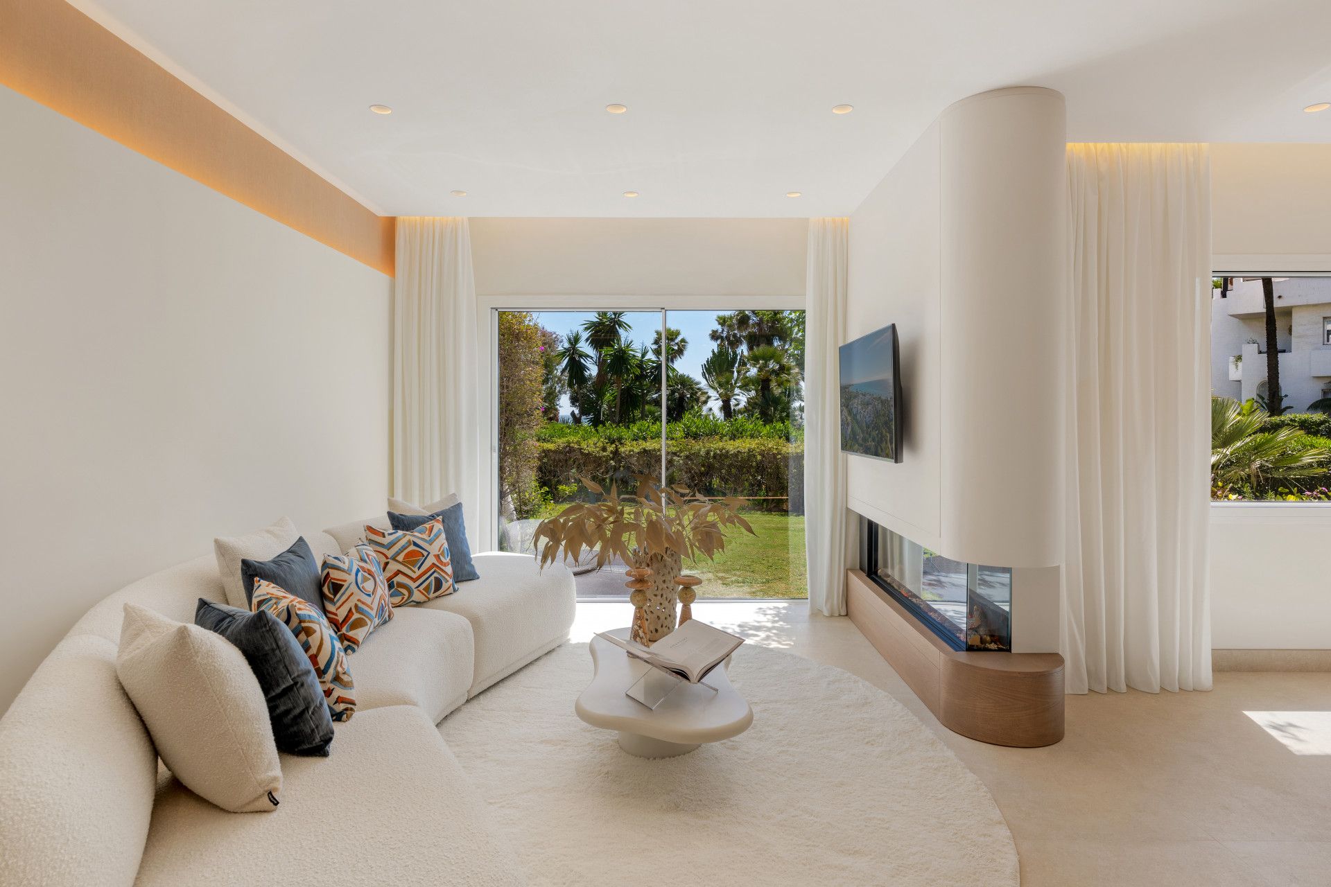 Апартаменты в Estepona, Beach Side New Golden Mile, Estepona, 1/12