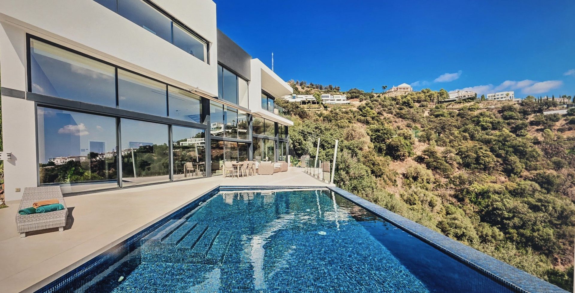 Villa in Marbella, Marbella, 12/12