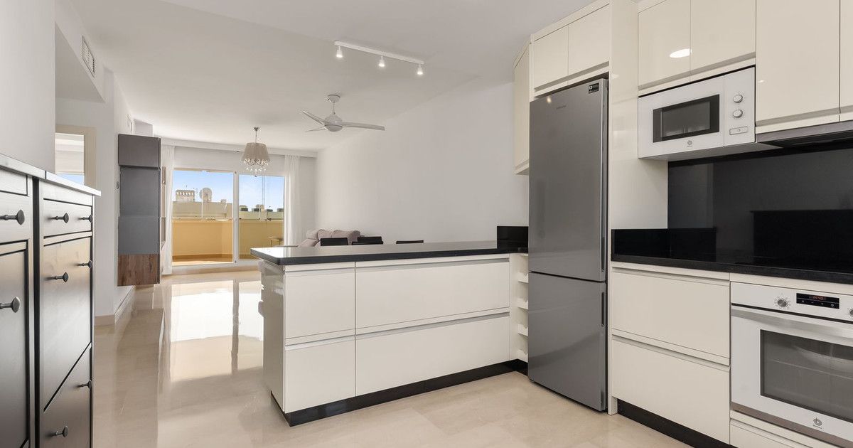Apartament na środkowym piętrze w Mijas, Mijas, 3/12