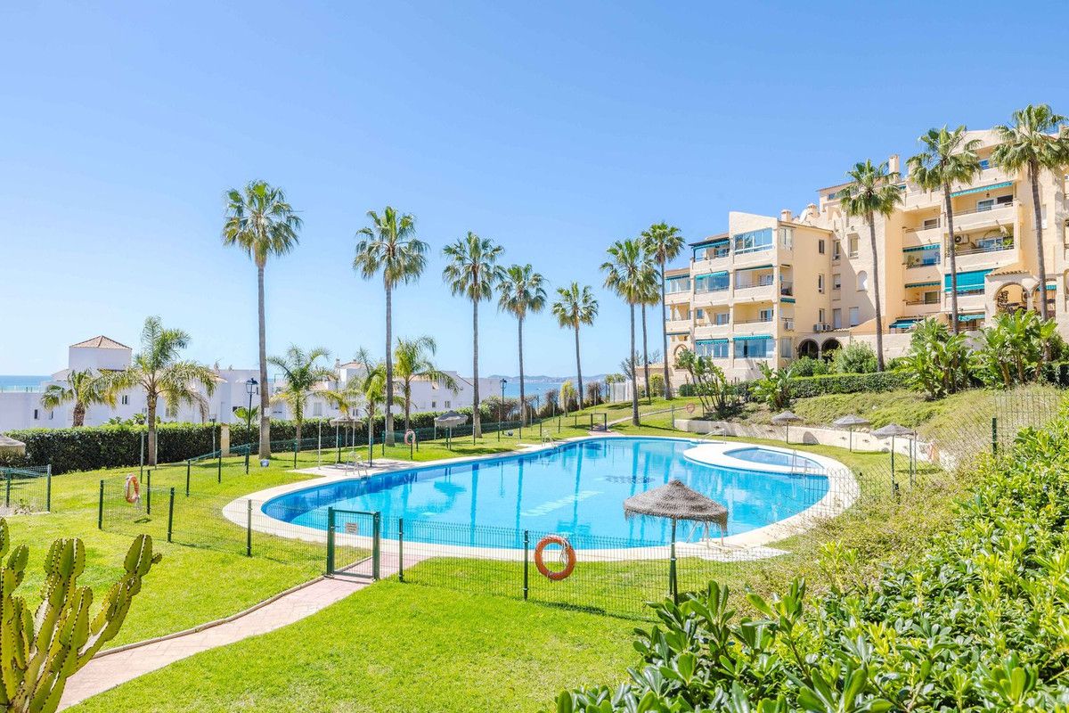 Middle Floor Apartment in Benalmadena, Benalmadena, 2/12
