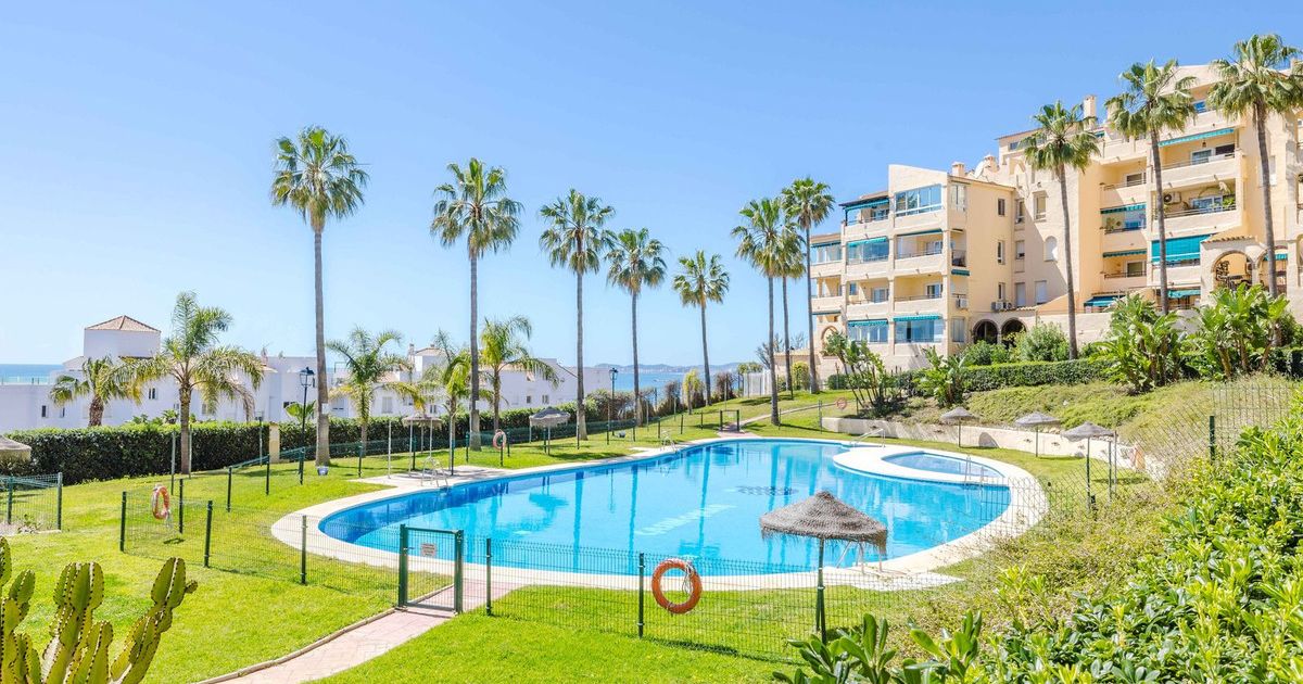 Middle Floor Apartment in Benalmadena, Benalmadena, 2/12