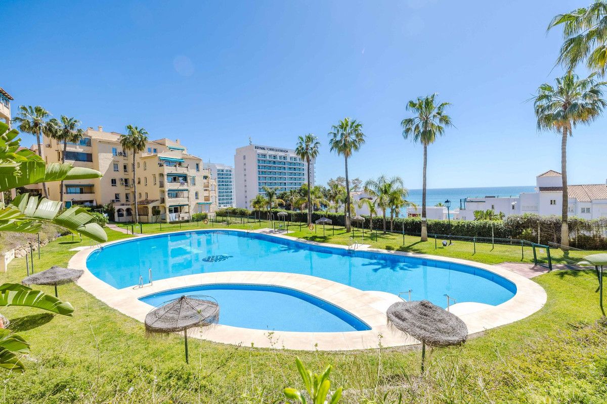 Middle Floor Apartment in Benalmadena, Benalmadena, 3/12