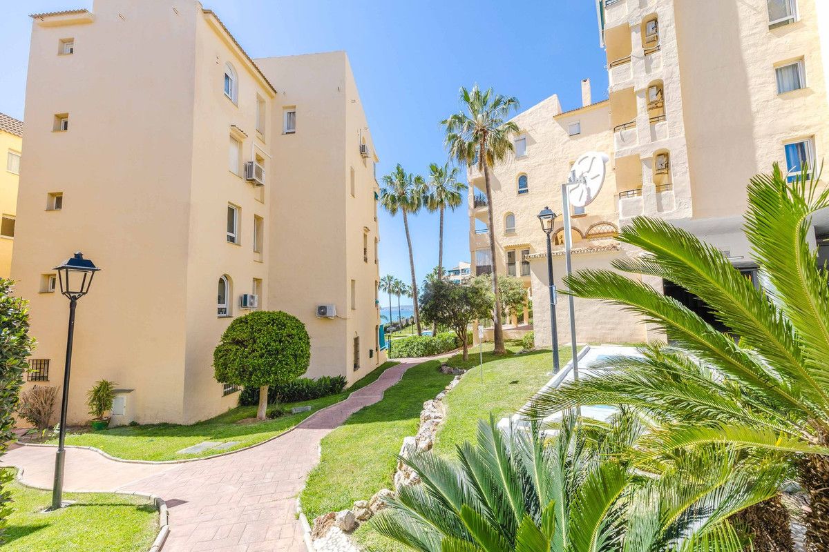 Middle Floor Apartment in Benalmadena, Benalmadena, 4/12