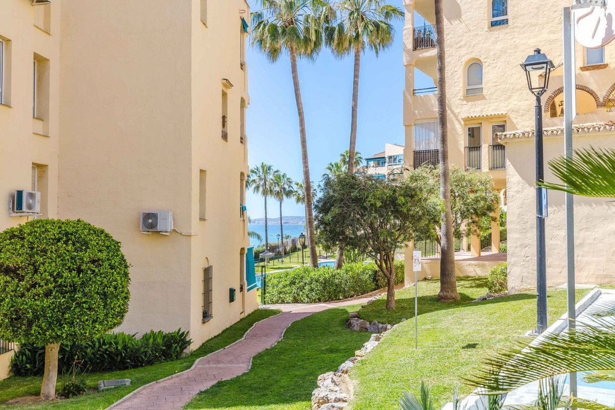 Middle Floor Apartment in Benalmadena, Benalmadena, 5/12