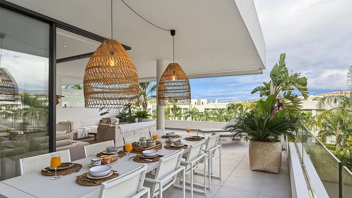 Апартаменты на среднем этаже в Estepona, Estepona, 1/12