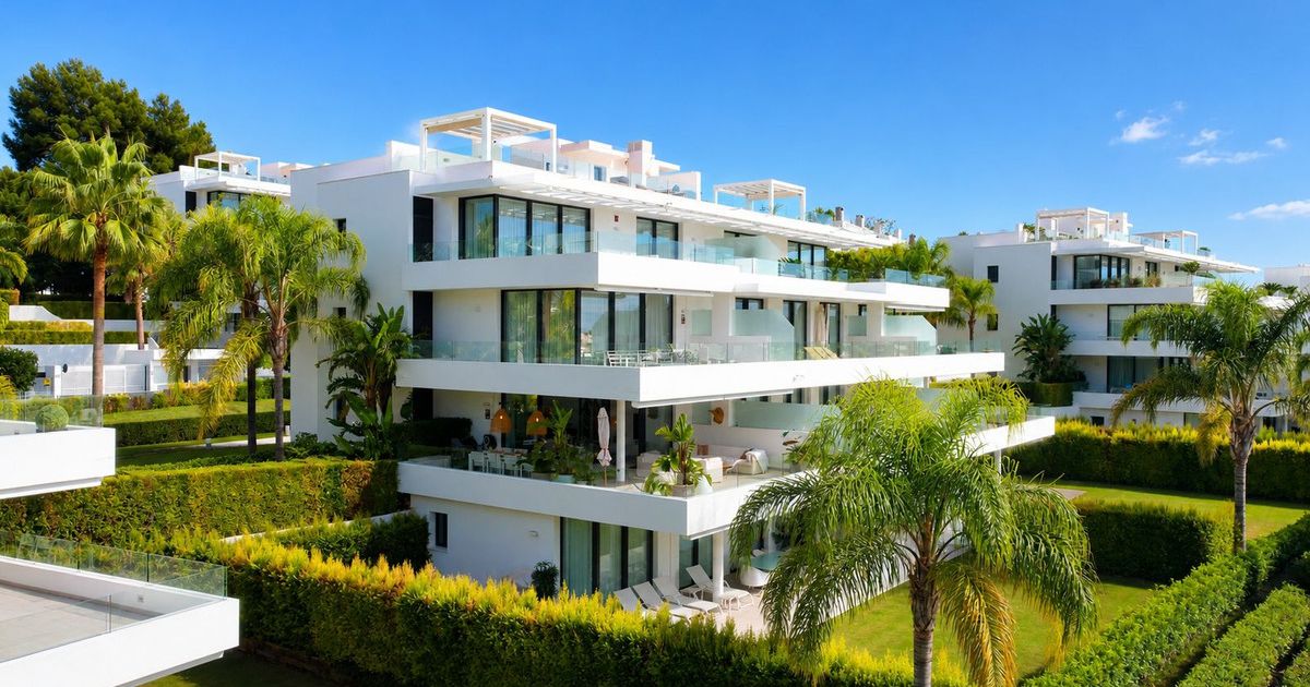 Апартаменты на среднем этаже в Estepona, Estepona, 5/12
