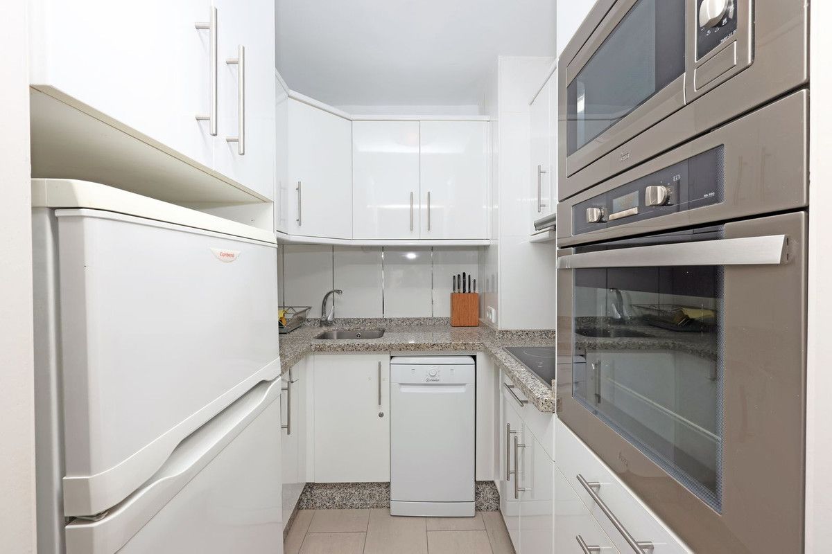 Appartement op de middelste verdieping in Marbella, Marbella, 6/12