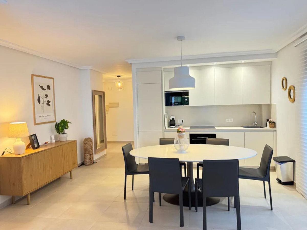 Apartament na środkowym piętrze w Marbella, Marbella, 2/12