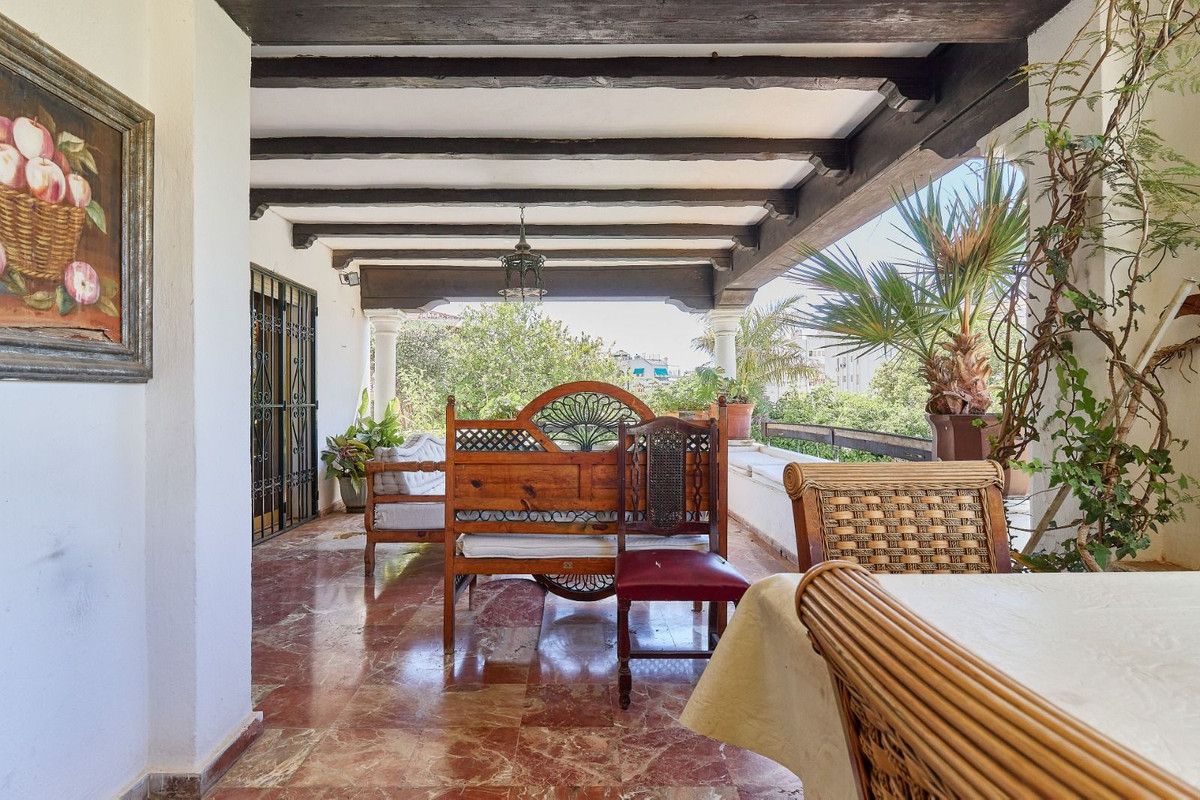 Detached Villa in Marbella, Marbella, 3/12