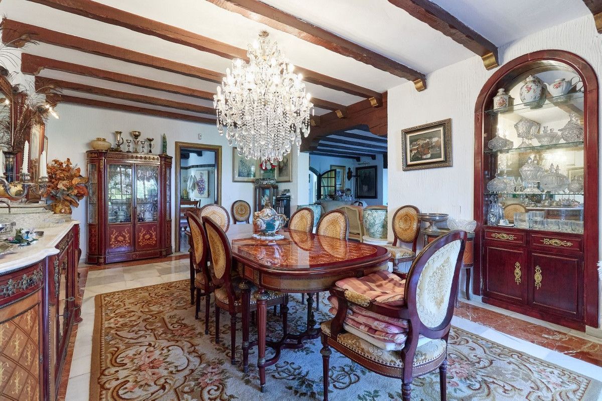 Detached Villa in Marbella, Marbella, 8/12
