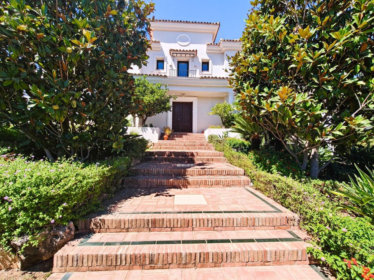 Отдельная вилла в San Roque Club, San Roque Club, 5/12