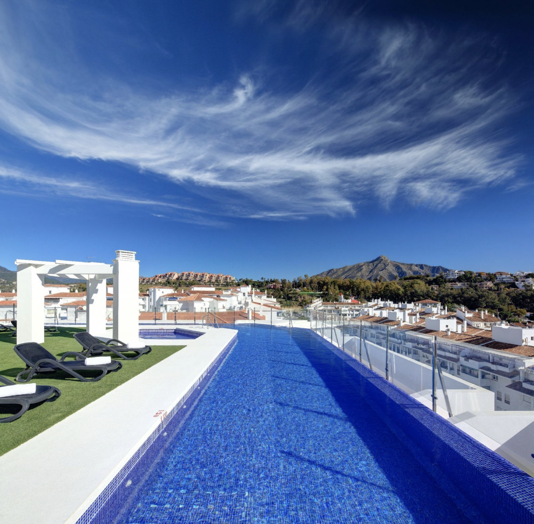 Apartment in Nueva Andalucia, Nueva Andalucia, 2/12