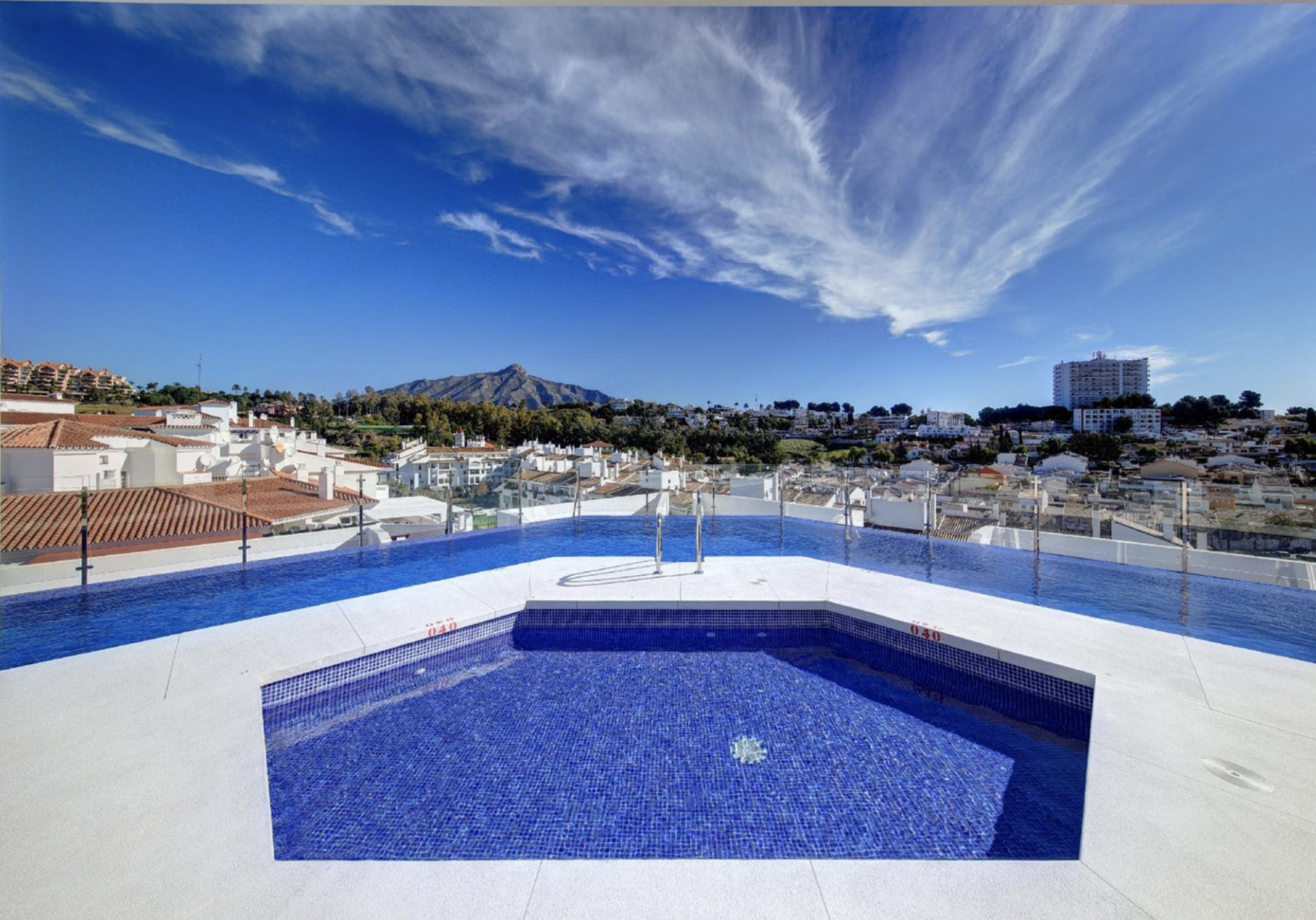 Apartment in Nueva Andalucia, Nueva Andalucia, 3/12