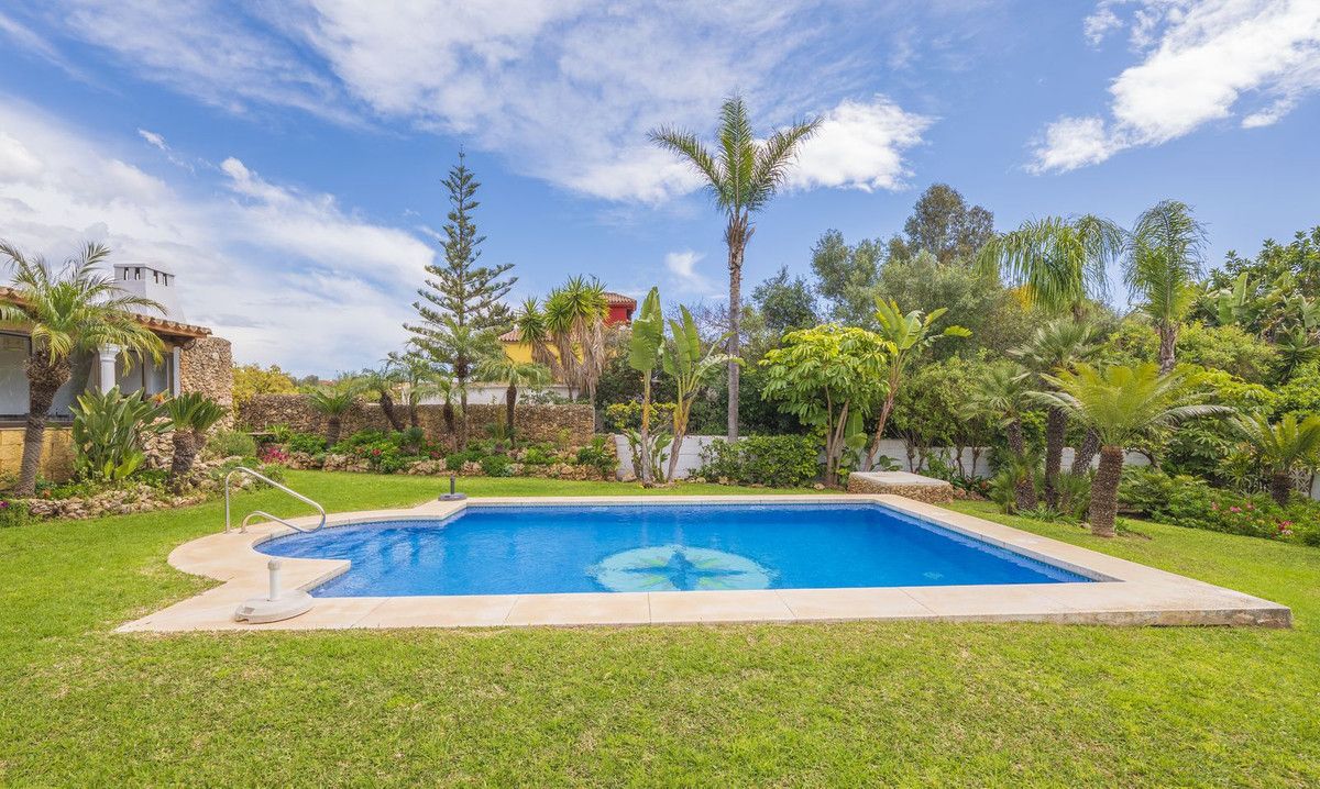 Detached Villa in Las Chapas, Las Chapas, 2/12